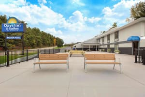 thumbnail: BBQ/picnic area