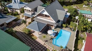 thumbnail: Exterior
