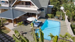 thumbnail: Front of property