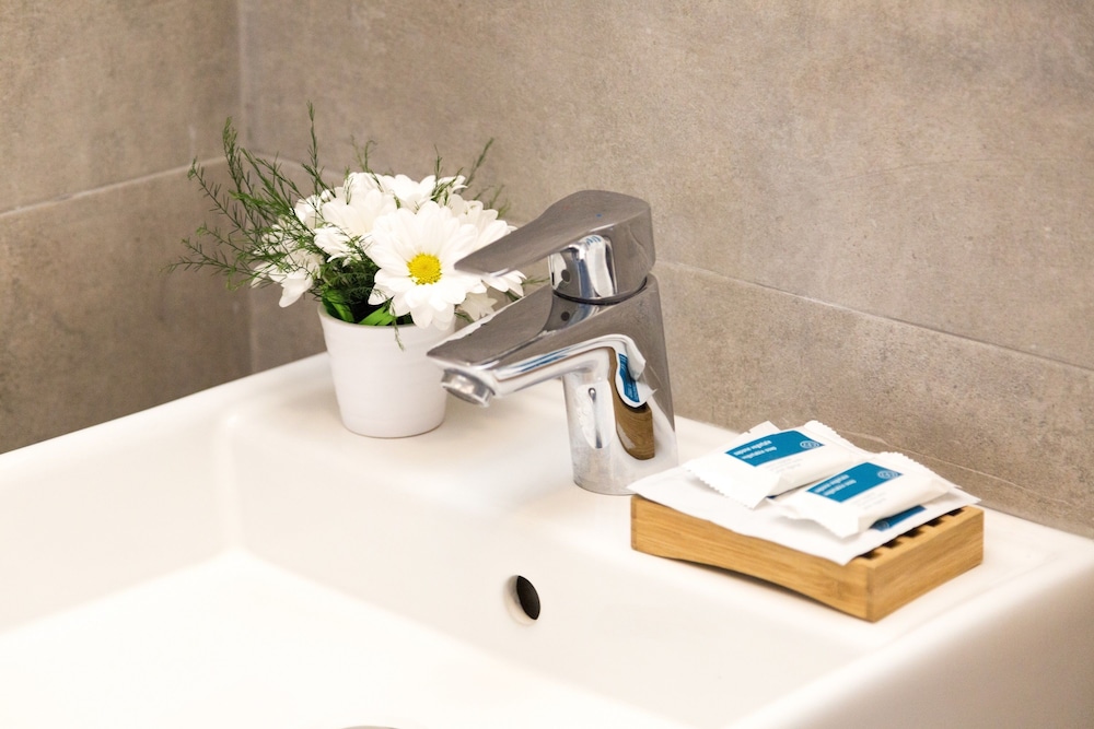 Bathroom sink