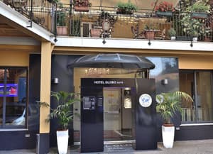 thumbnail: Interior entrance