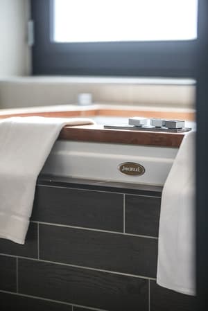 thumbnail: Deep soaking bathtub
