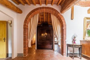 thumbnail: Front of property