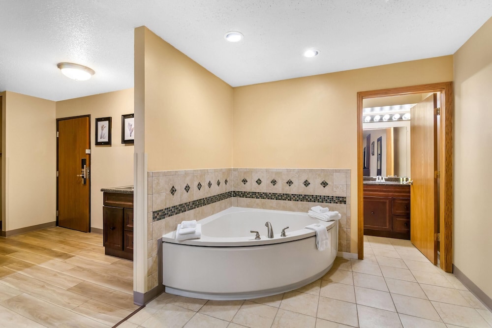 Jetted tub