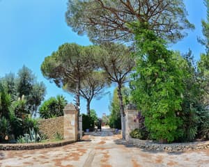 thumbnail: Interior entrance