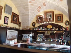 thumbnail: Bar (on property)