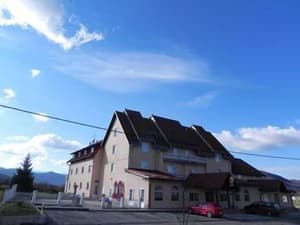 thumbnail: Front of property