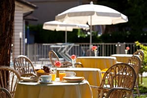 thumbnail: Outdoor dining