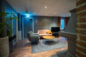 thumbnail: Lobby sitting area