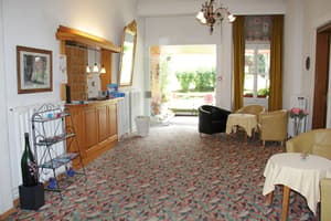 thumbnail: Interior entrance