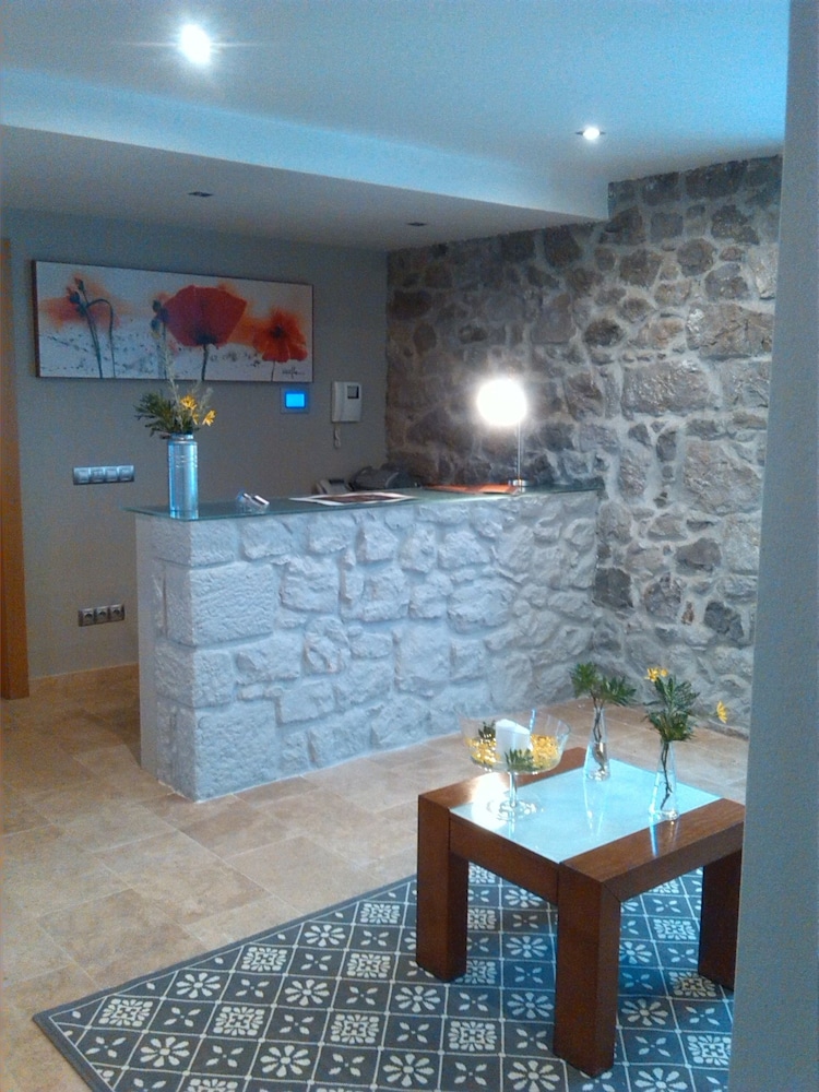 Check-in/check-out kiosk
