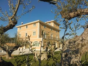 thumbnail: Exterior