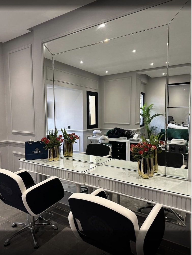 Hair salon