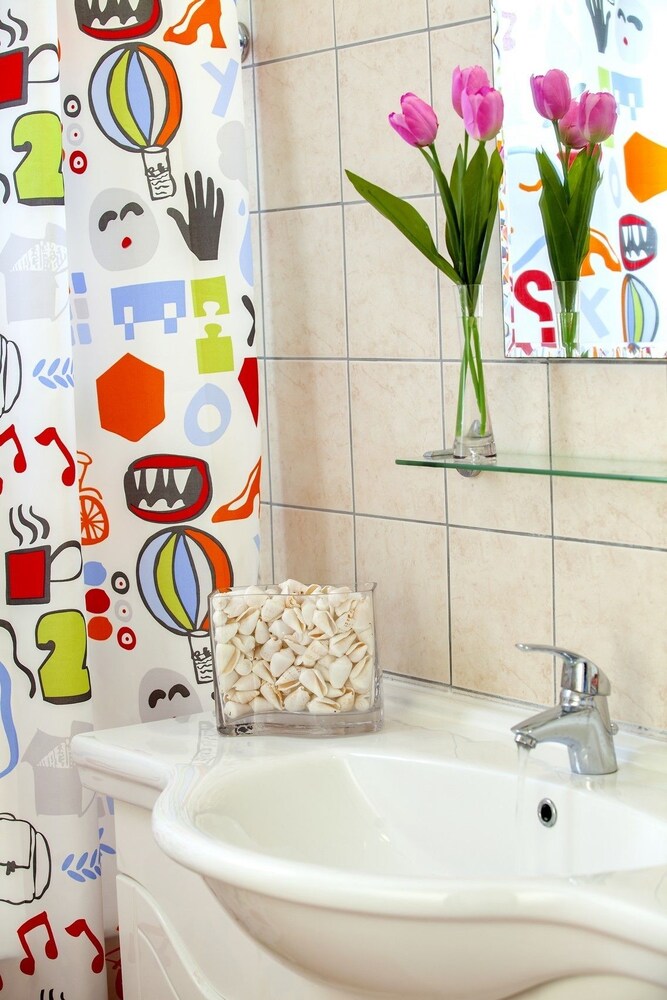 Bathroom sink