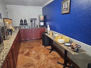 thumbnail: Breakfast area