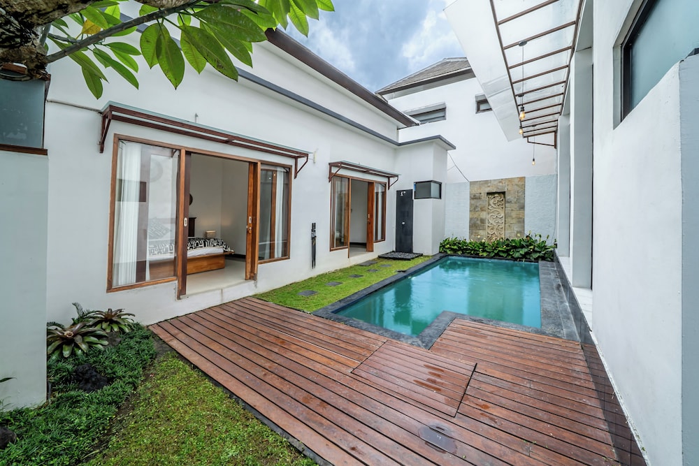 Private pool