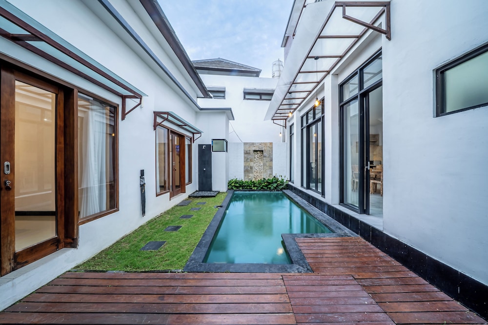 Private pool