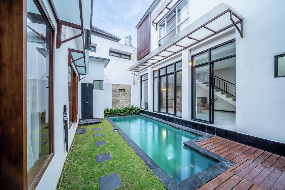 Private pool