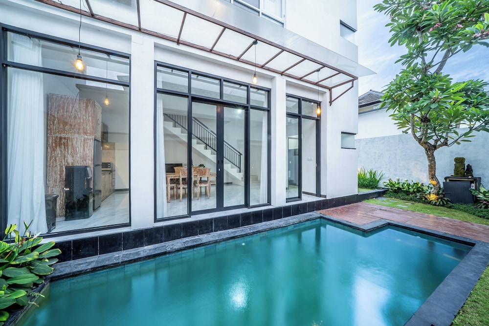Private pool