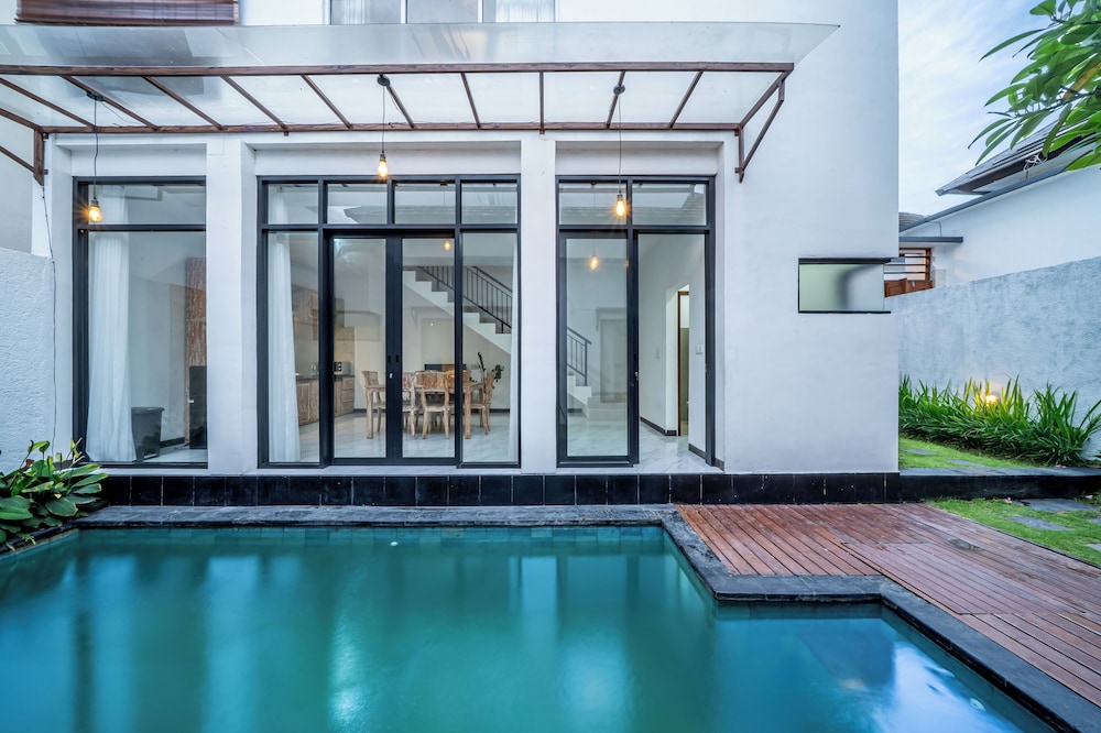 Private pool