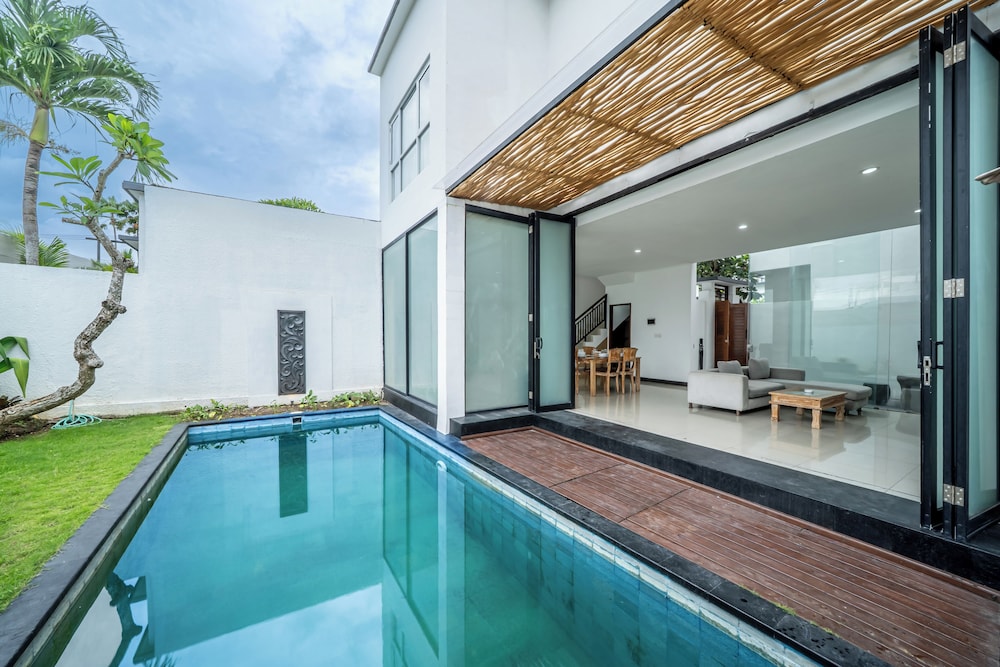 Private pool