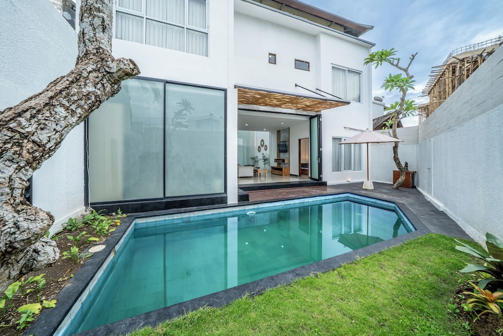 Private pool