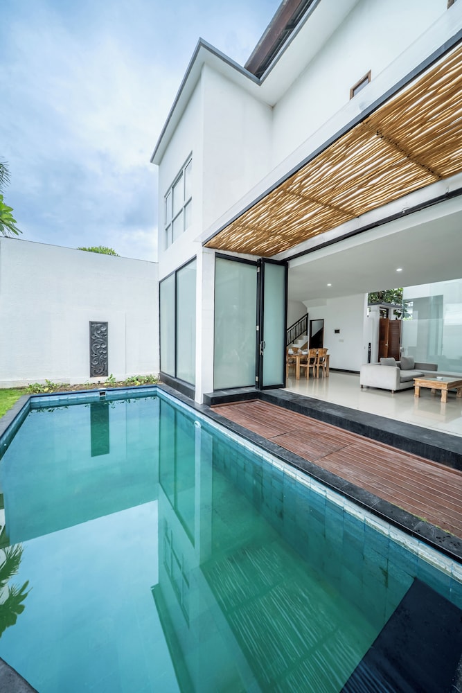 Private pool