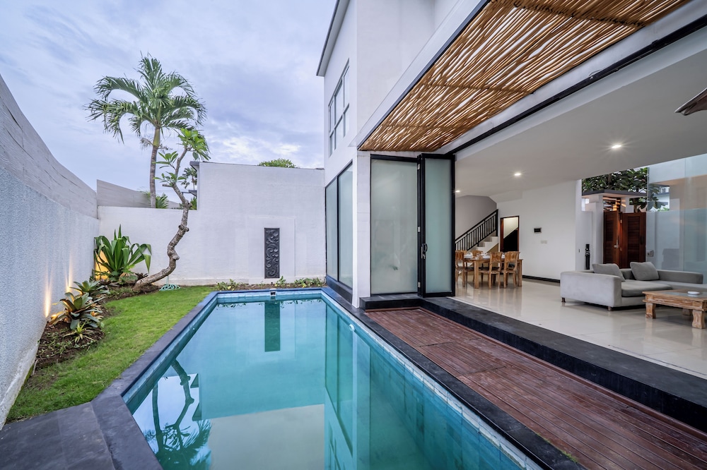 Private pool
