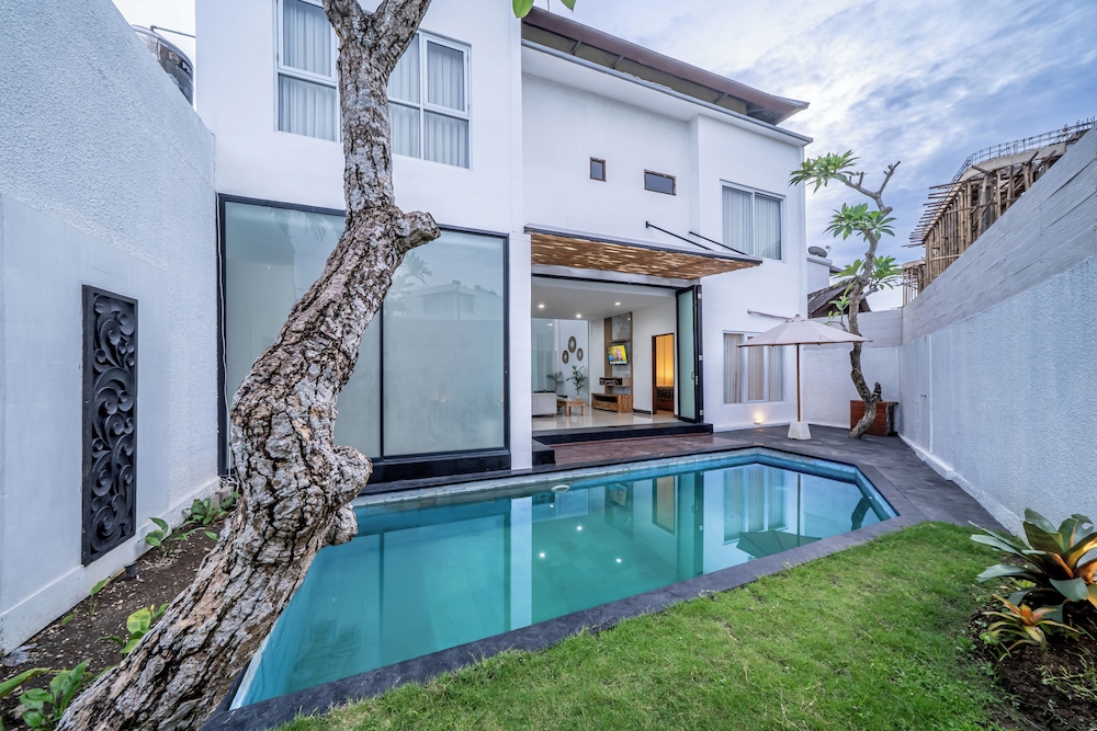 Private pool