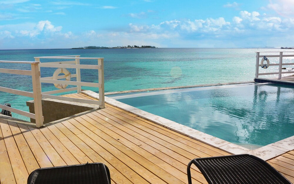 Infinity pool