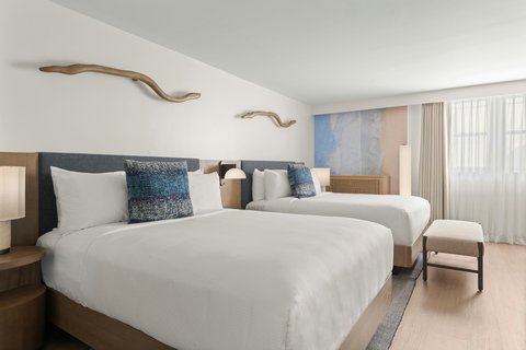 Double Queen Beds with Bench