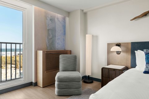 King room with oceanfront views and seating