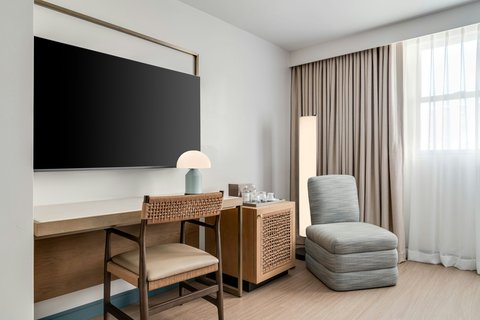 Double Queen Room Desk and Chair