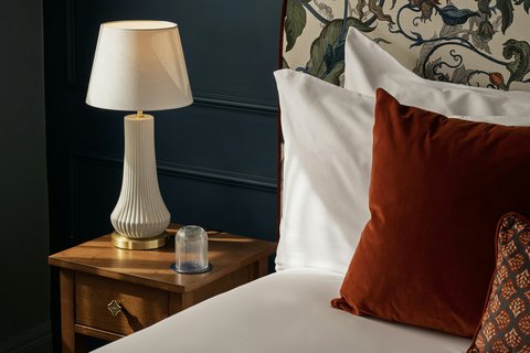 Generous roomsl blue Sidetable