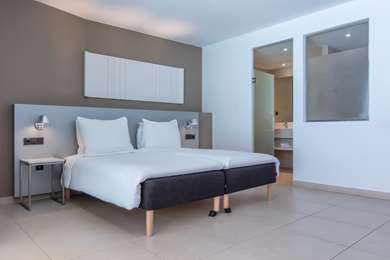 Guest Room,Bed
