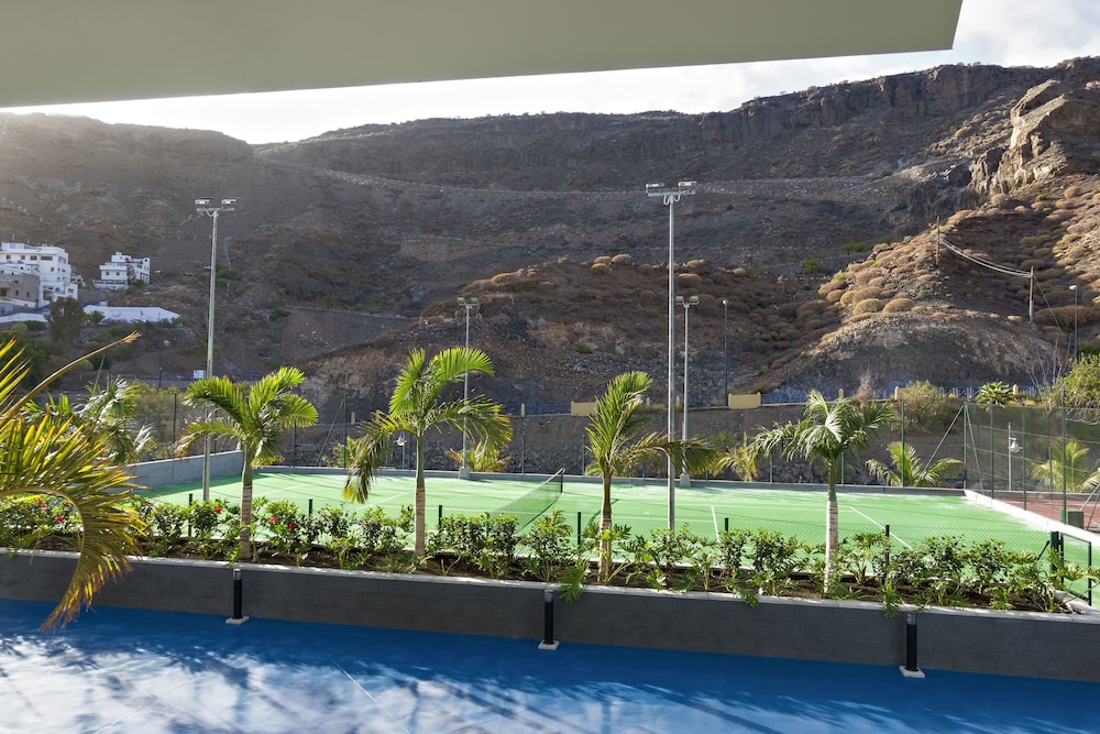 Tennis court