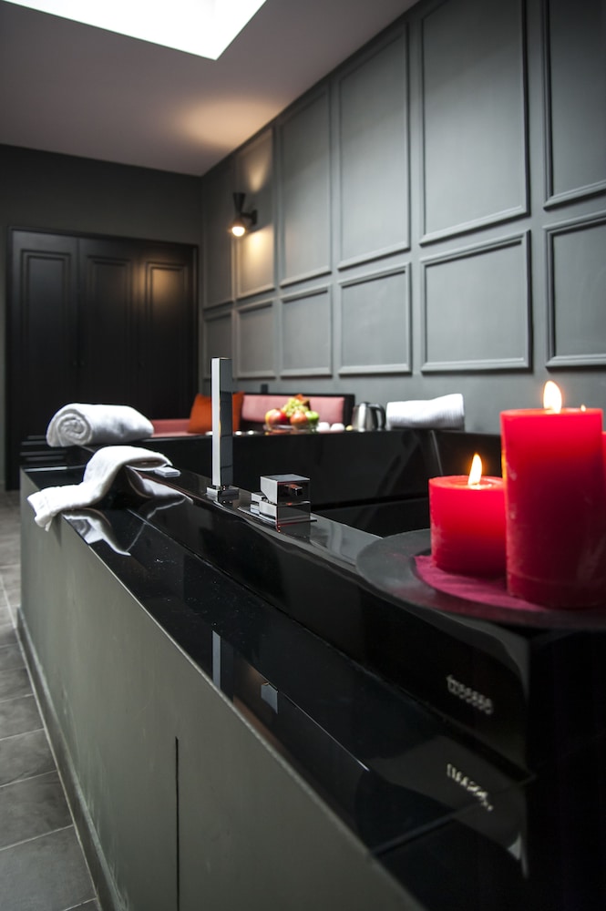Jetted tub