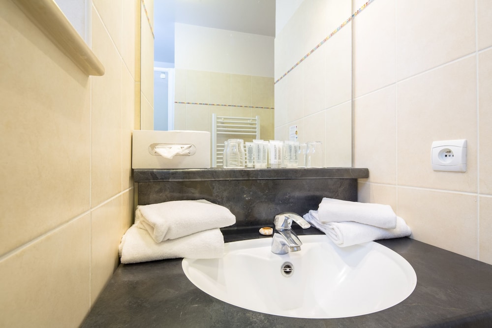 Bathroom sink