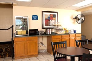 thumbnail: Breakfast area