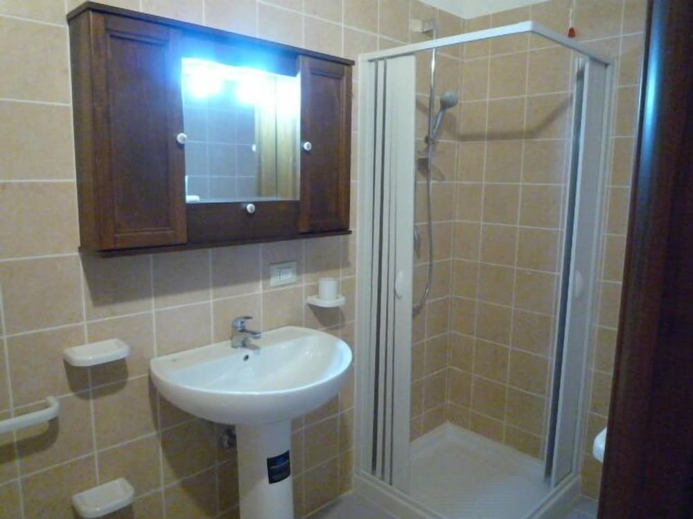 Bathroom shower