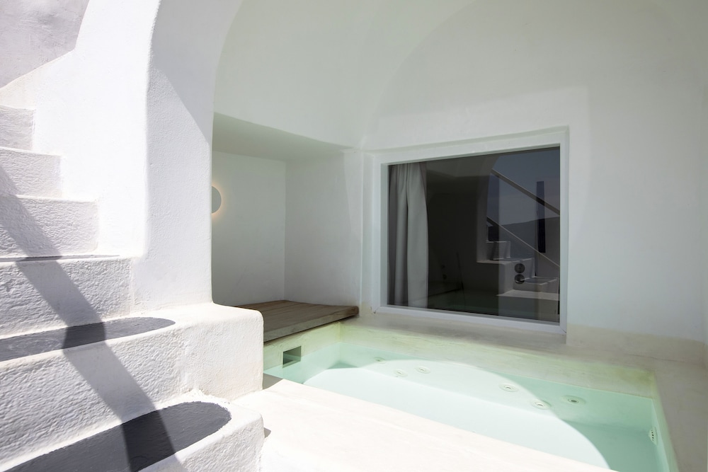 Private spa tub