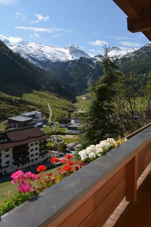thumbnail: Balcony view