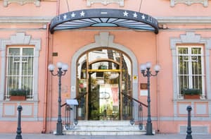 thumbnail: Property entrance
