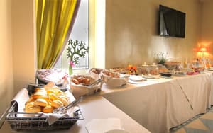 thumbnail: Breakfast area