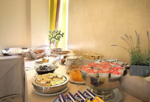 thumbnail: Breakfast area