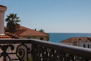 thumbnail: Balcony