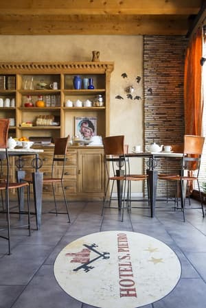 thumbnail: Breakfast area