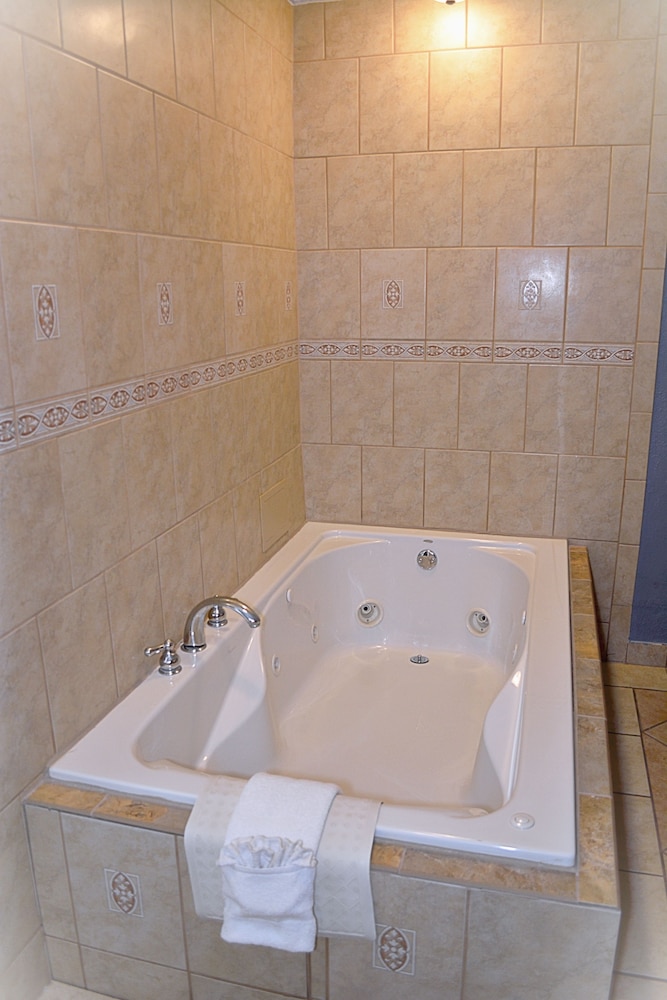Jetted tub