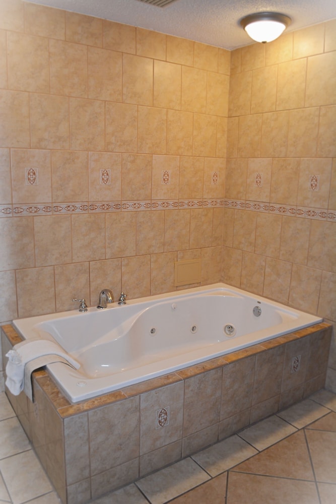 Jetted tub