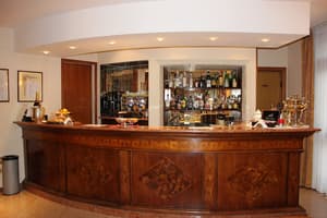 thumbnail: Bar (on property)